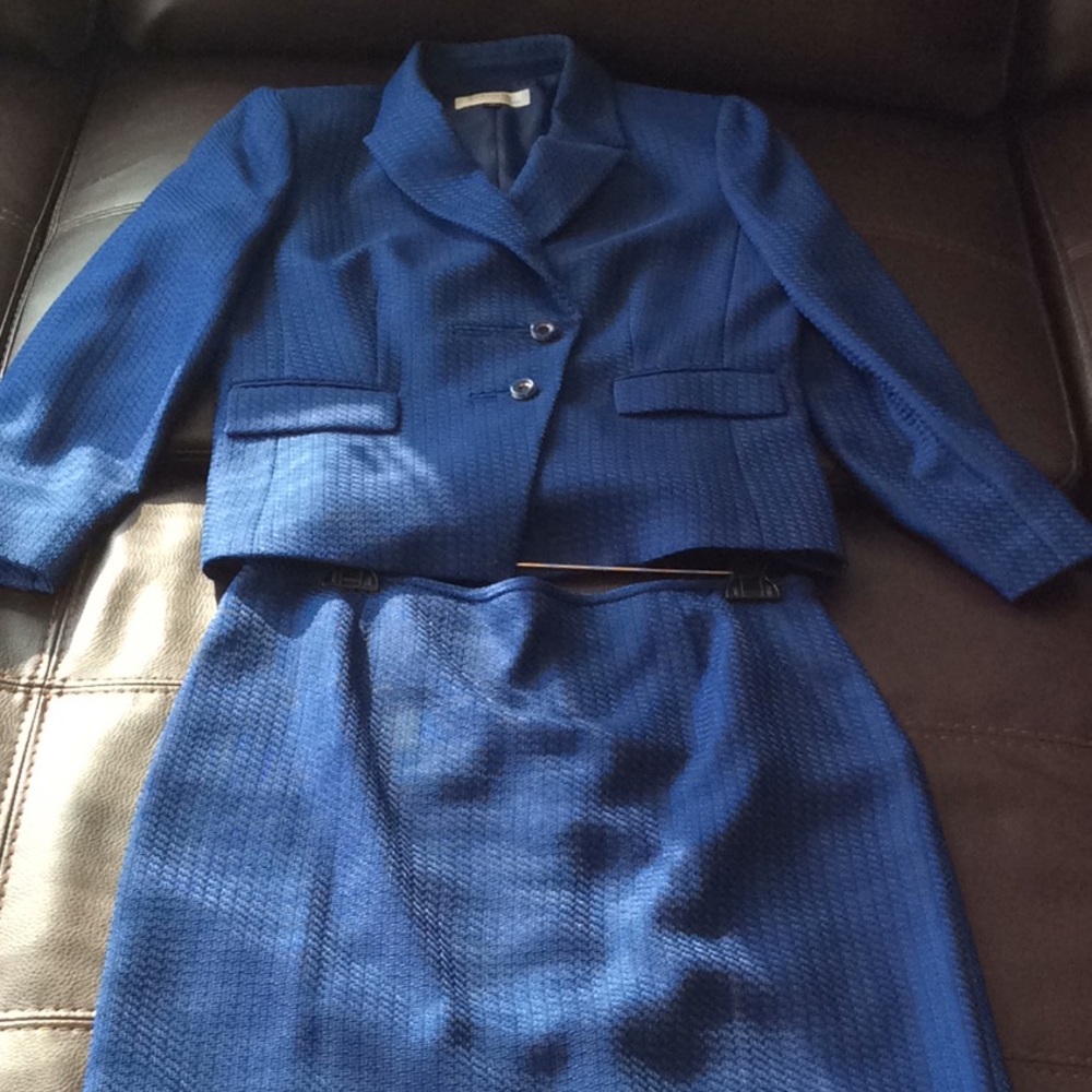 Tahari blue skirt suit